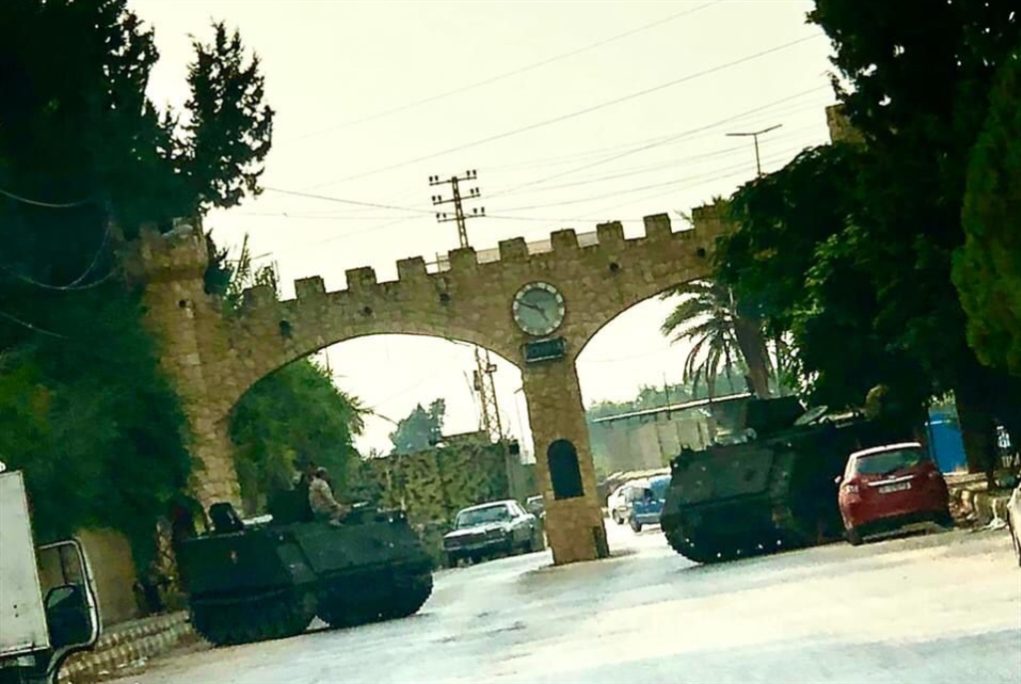 محتجون قطعوا طريق دير عمار والجيش يطوّق المعمل