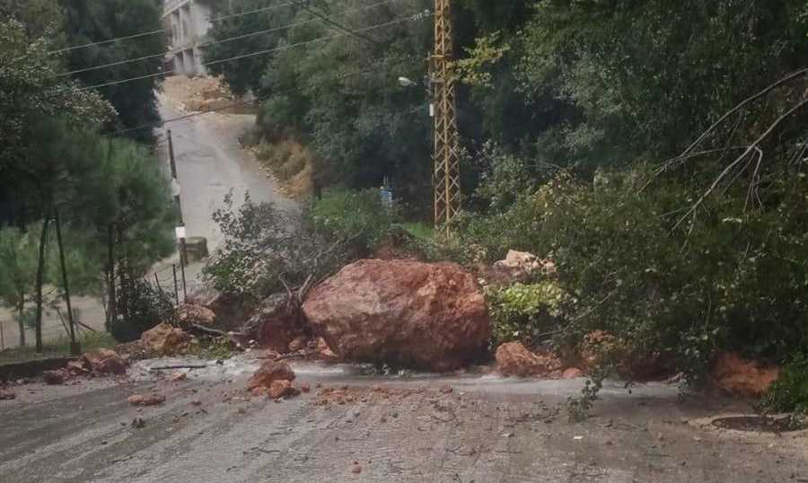 إنهيارٌ صخريّ في نهر الكلب