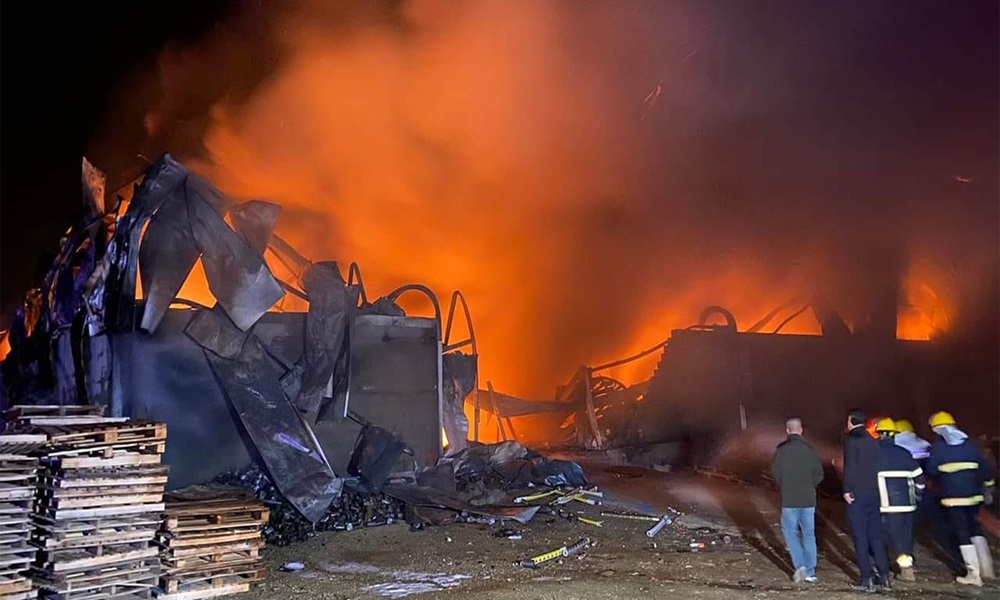 بالفيديو- حريقٌ هائل في سوق شعبيّ في العراق