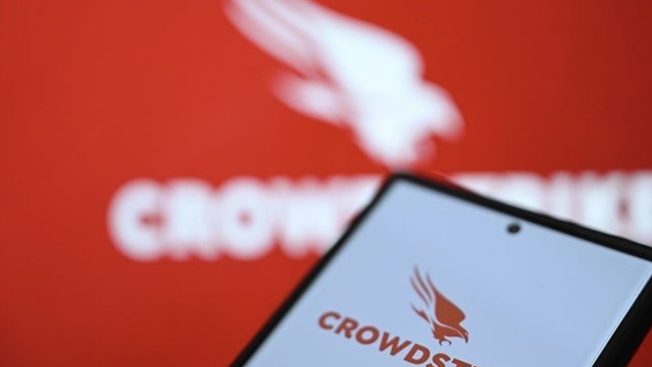 بالفيديو- وبعد الفوضى العالميّة، رئيس شركة CrowdStrike يعتذر علناً