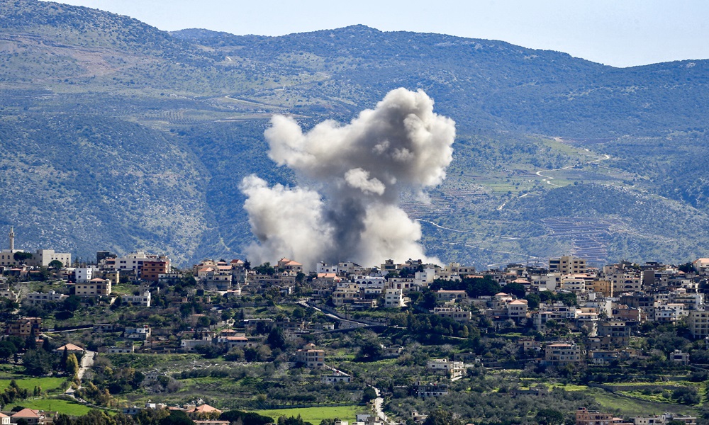 شهيدان في الغارة على الناقورة صباحاً، وغالانت لأهل لبنان: من لعب بالنار يبشّر بالدمار