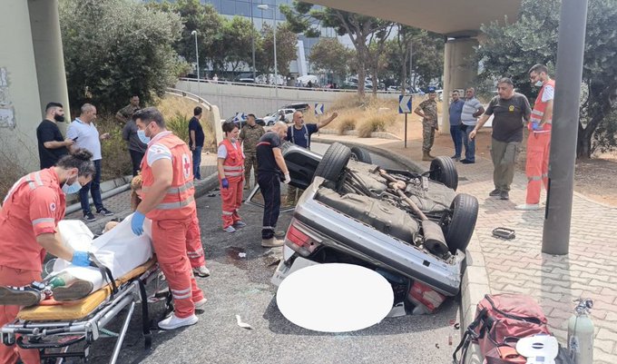 بالصورة- قتيل وجريح في حادث سير مروّع، سيّارة سقطت عن جسر الصيّاد